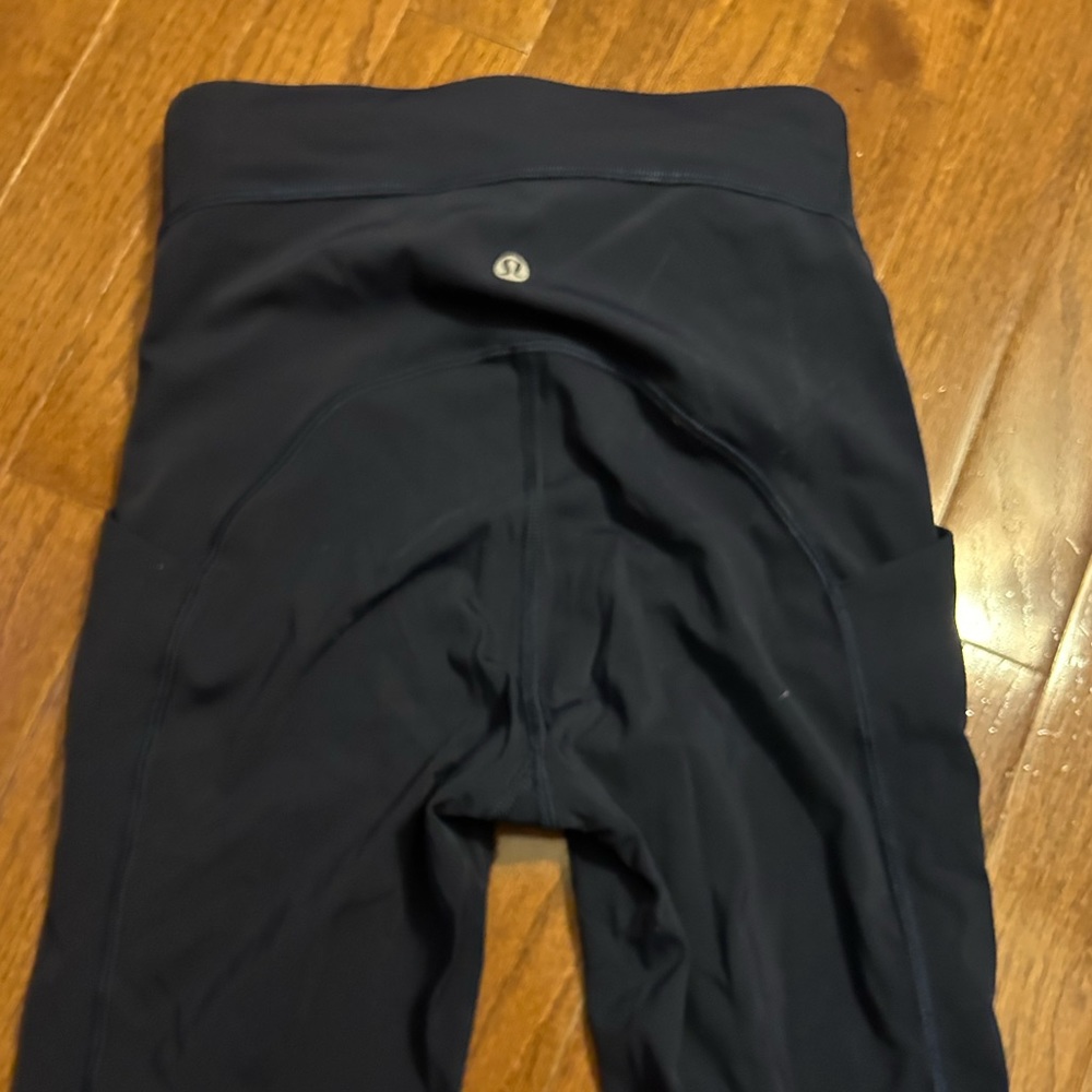 Lululemon navy blue capri leggings